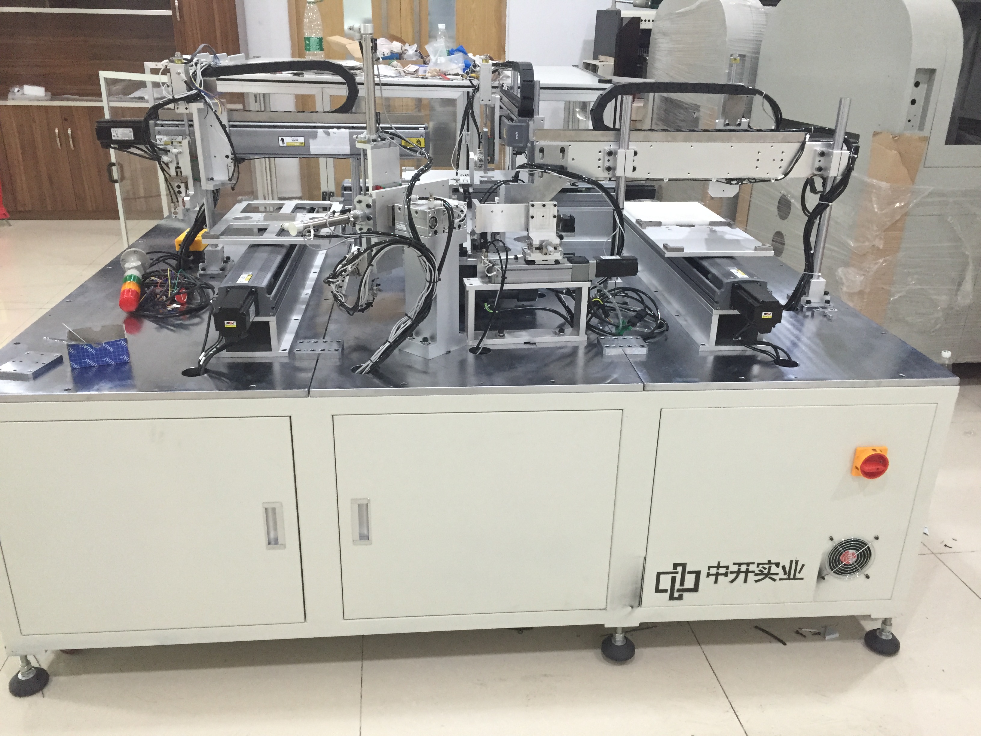 SD卡槽噴膠套圈一體機